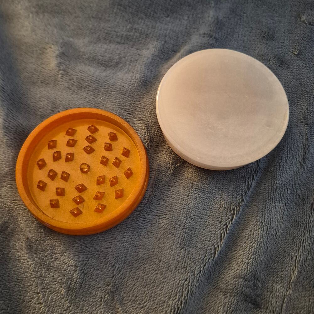 Handmade Resin Spice Grinder – Custom made - Picture 3 of 6